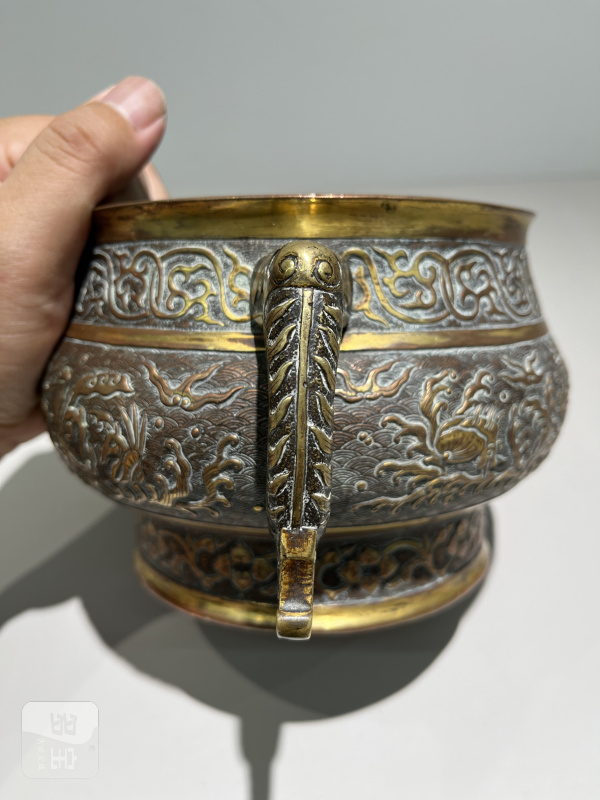 明 铜鎏金“云间胡文明制”款海水龙纹簋式炉 - 图7